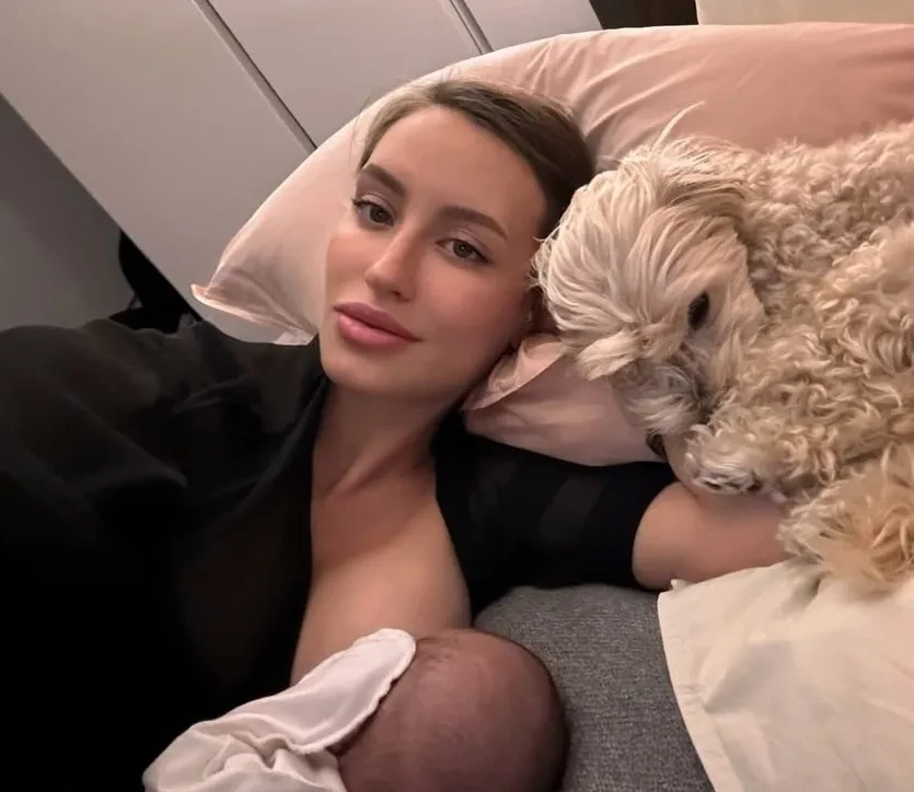 "Жизнь перевернулась на все 180°". Девушка Тимати рассказала о материнстве на фоне критики в адрес рэпера за то, что он отдыхает без неё в Европе