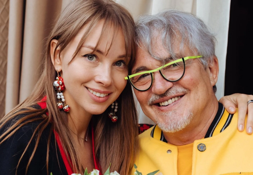 "Всё у нас в порядке". Полина Диброва продолжает отрицать развод с мужем из-за своей "измены"