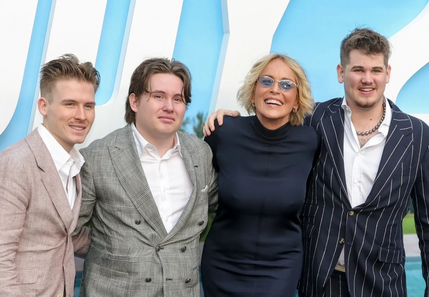 Шэрон Стоун с тремя приёмными сыновьями появилась на премьере фильма "Никто 2"