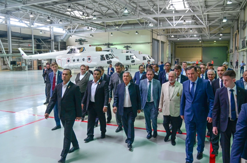 Король Малайзии посетил Казанский вертолетный завод