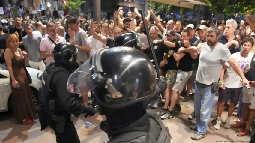 Президент Сербии назвал «головорезами» протестующих и обвинил Запад в организации беспорядков в стране