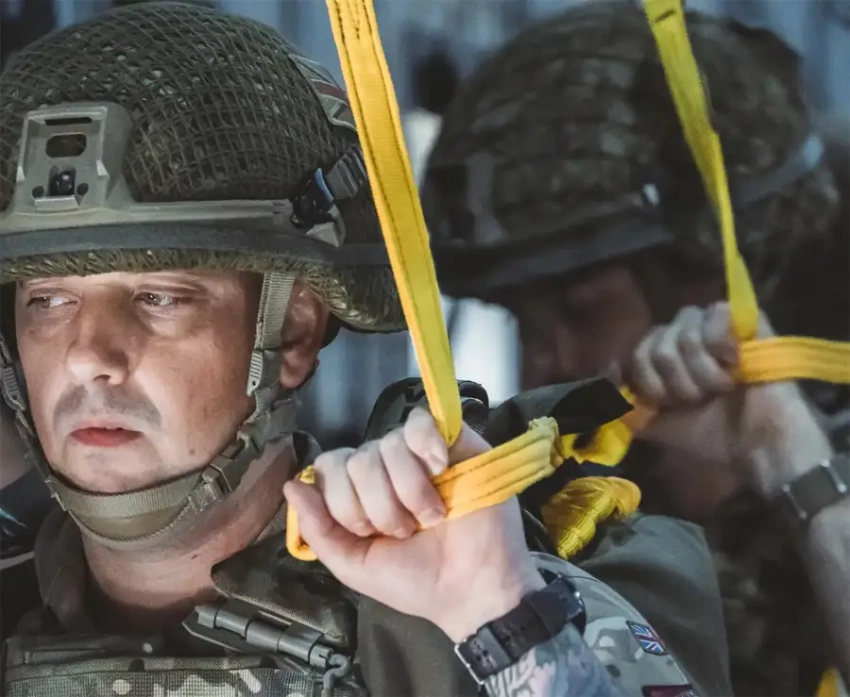 Евродипломат: Макрон и Стармер политически слабы, чтобы отправить на Украину тысячи военных