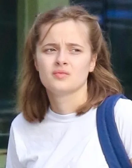 17-летнюю дочь Анджелины Джоли и Брэда Питта засняли в Нью-Йорке