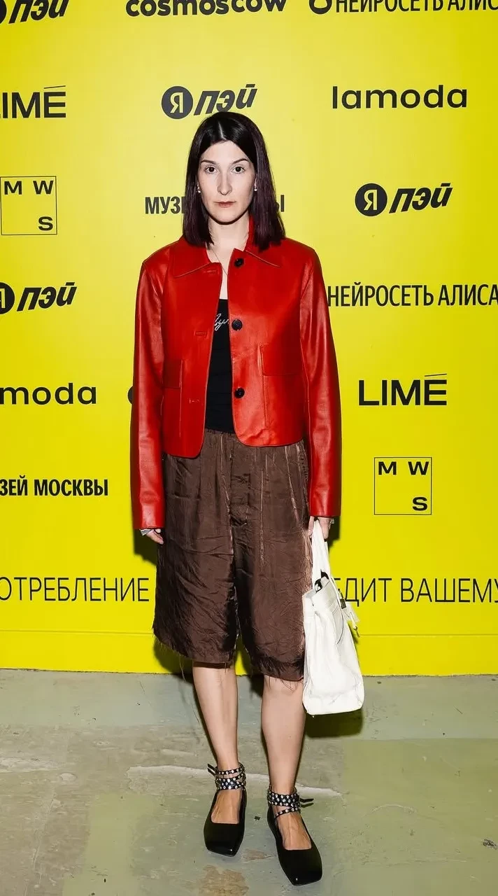 Саша Сулим, Алёна Долецкая, Елена Пинская-Вакуленко на ярмарке молодого искусства Blazar-2025