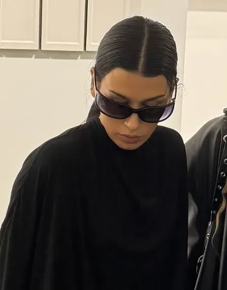 Падчерица Ивана Урганта Эрика Кикнадзе вышла в свет в Москве