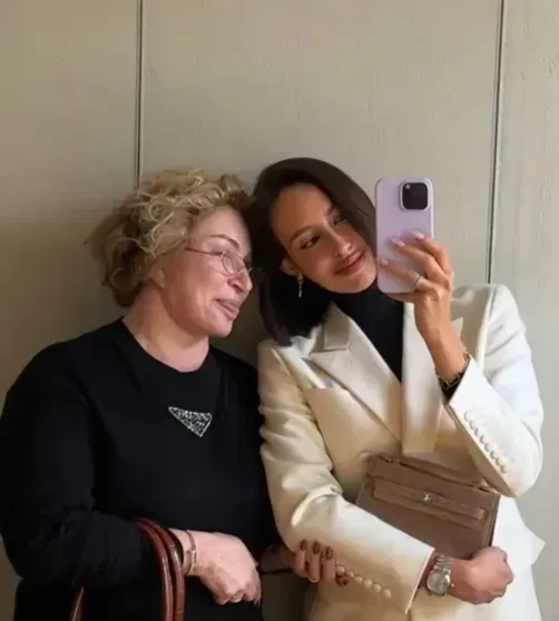 Мать Тимати опубликовала фото с Валентиной Ивановой и внучкой на фоне обвинений в том, что она "забрала" ребёнка себе