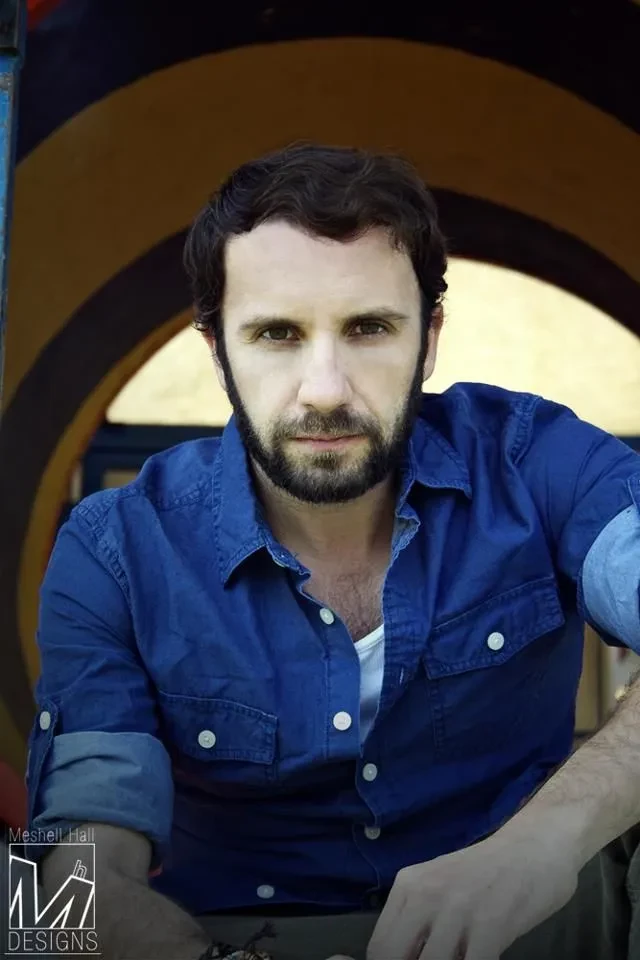 В автокатастрофе погиб звёздный фотограф и актёр Брэд Эверетт Янг, известный по ролям в сериалах "Зачарованные" и "Анатомия страсти"