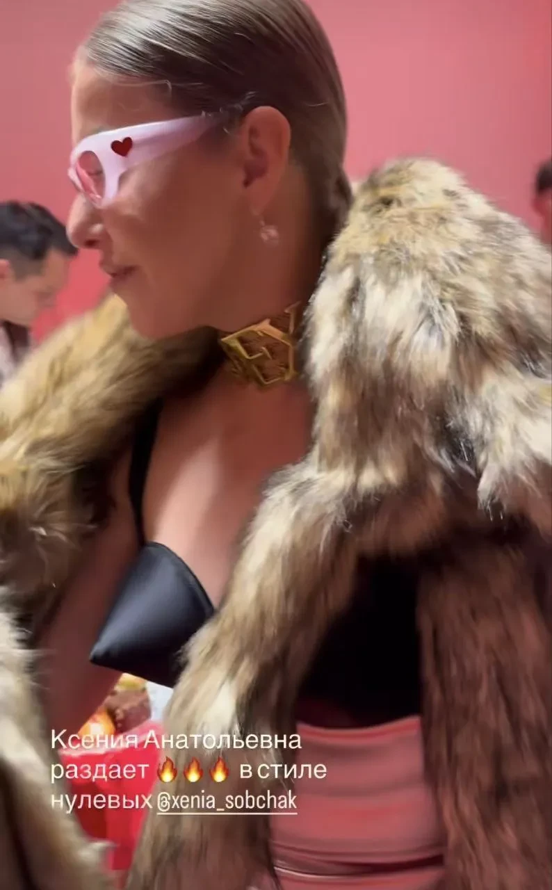 "Вот кого надо отправить на СВО". В сети обсуждают вечеринку Ксении Собчак с чёрной икрой и элитным шампанским и сравнивают её с "голой вечеринкой"