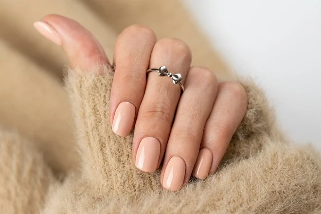 Потребность в минимализме: 3 варианта нюдового маникюра, которые никогда не выйдут из моды