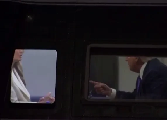 Дональд и Мелания Трамп поссорились на борту вертолёта: видео