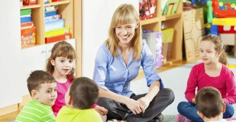 В России день воспитателя отмечают 27 сентября 2025 года