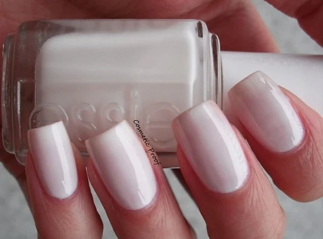 Что за самый красивый нюдовый оттенок маникюра, который подходит любому тону кожи