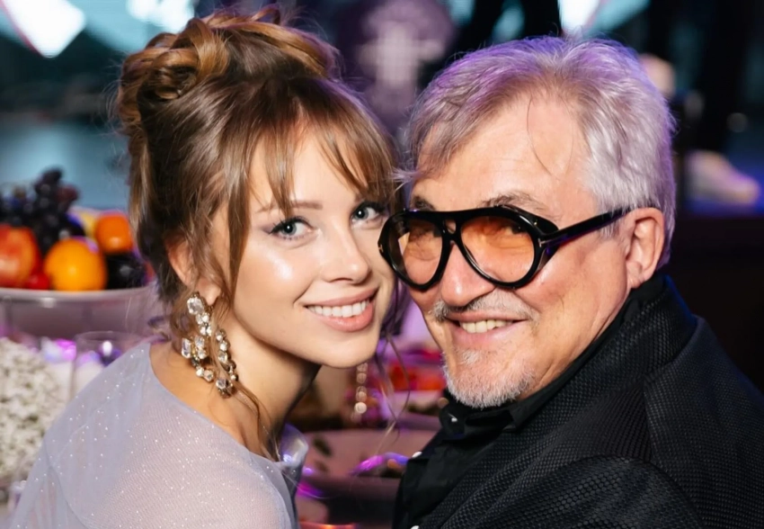 "Я бобыль вам, что ли? У меня есть прислуга". Дмитрий Дибров рассказал о своей жизни после расставания с женой Полиной из-за её "измены"