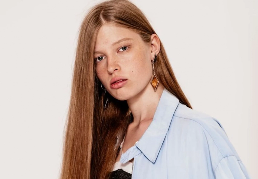 "Я всё время рыдала". Трансгендерная* дочь Илона Маска впервые снялась для обложки глянца и рассказала о своём отце, деньгах и известности