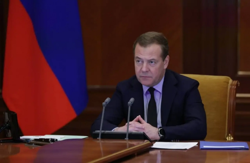 Медведев: британские воры передали российские деньги неонацистам