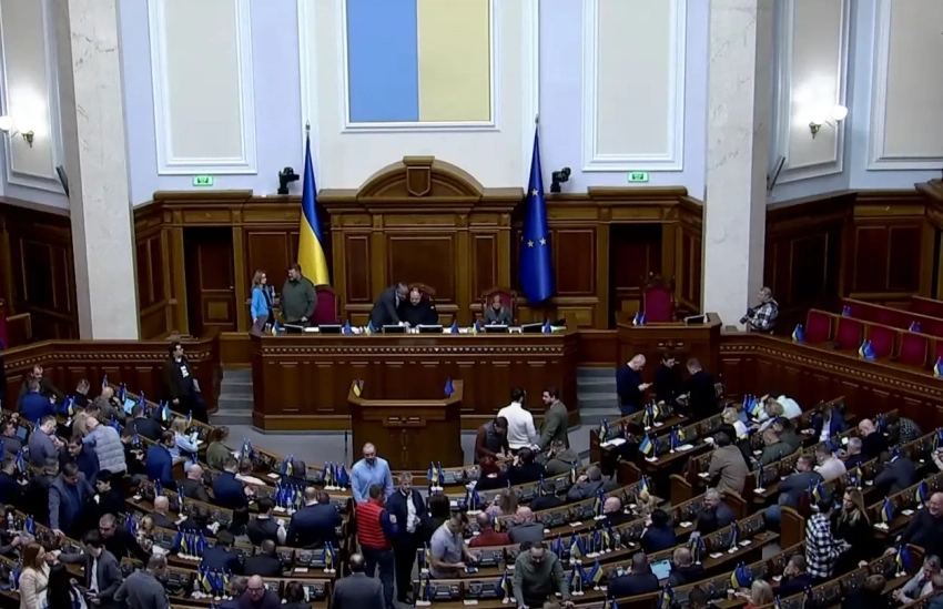 Не велись с начала войны: Рада решила восстановить трансляции своих заседаний