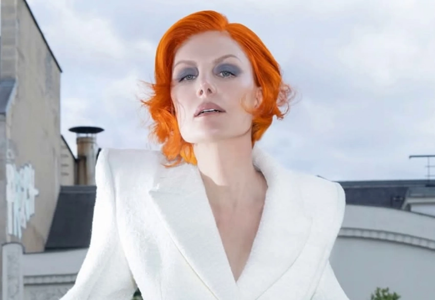 Рената Литвинова с рыжими волосами снялась для глянца