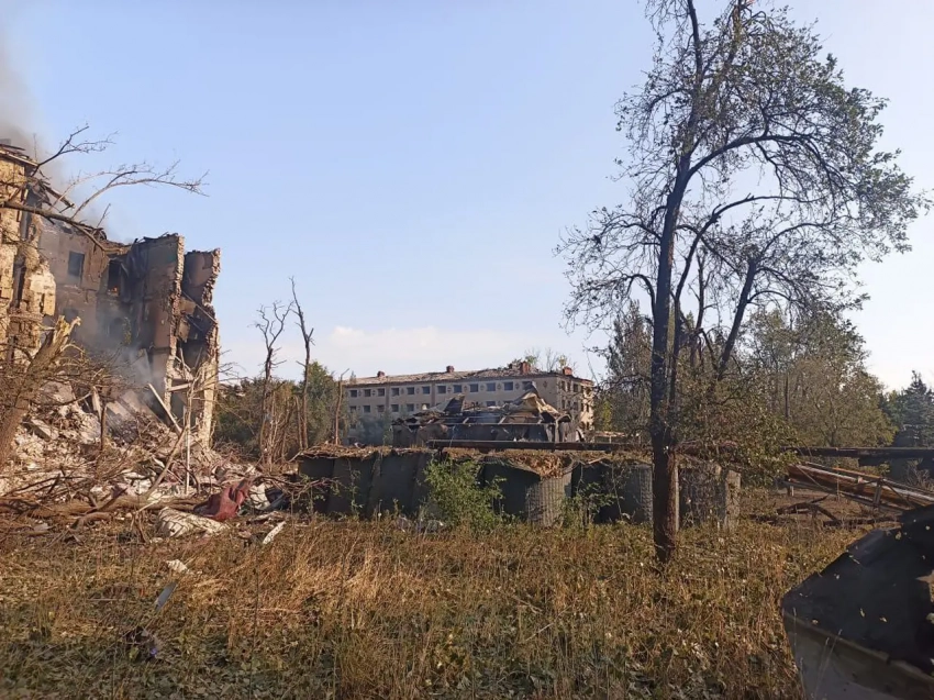 Украинский фотограф «засветил» габионы, пытаясь выдать объект ВСУ за гражданский