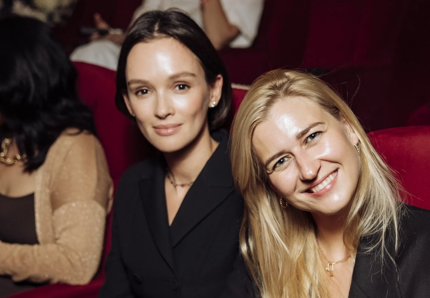 Паулина Андреева, Гела Месхи с возлюбленной и Полина Максимова на премьере сериала "Лихие. Глава вторая"