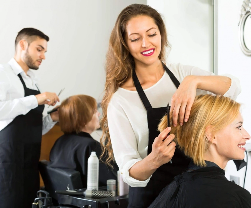 Что подарить парикмахеру 13 сентября 2025 года, в день его профессионального праздника, открытки