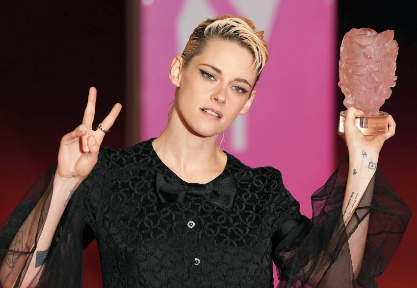 Кристен Стюарт посетила кинофестиваль в Довиле и взяла первую награду со своим режиссёрским дебютом