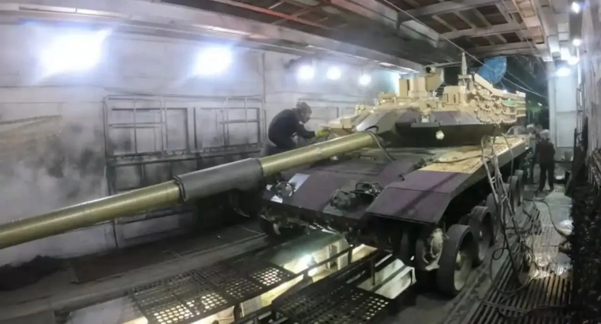 «Необычное решение России»: танк Т-90МС с выставки отправился в бой