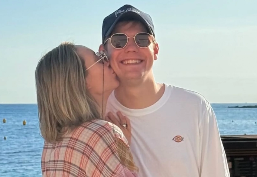 "Подсел ко мне знакомиться на "Кинотавре". Павел Табаков и его девушка отметили пятую годовщину отношений на Лазурном Берегу