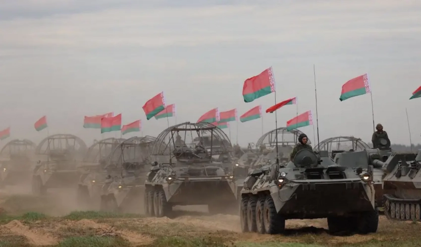 Лукашенко: нашим военным пора прекратить оправдываться за учения «Запад-2025»