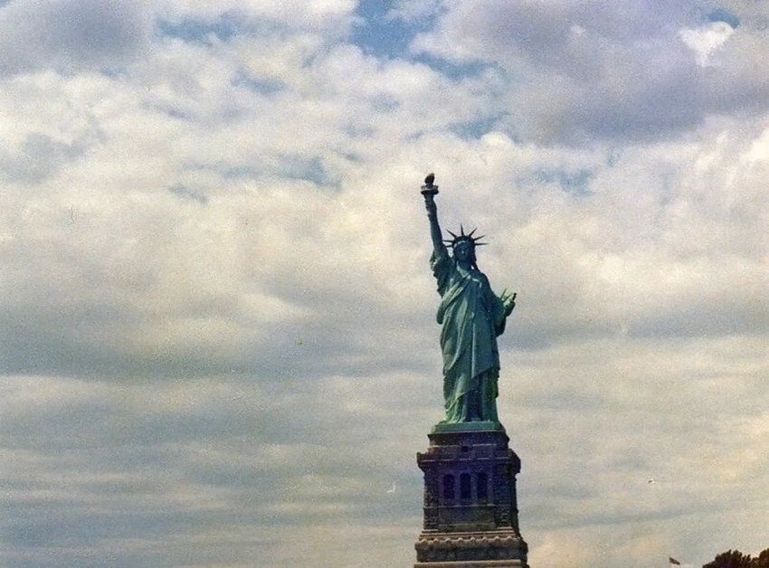 Китайский диссидент в США признался в работе на разведку КНР