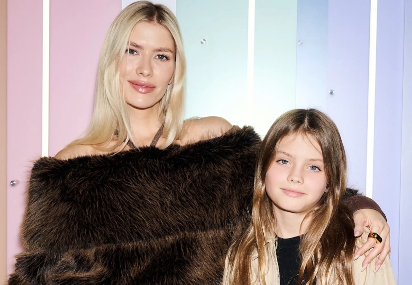 Павел Табаков, Елена Перминова с дочерью, Юлия Барановская и Александр Рогов на презентации в Москве