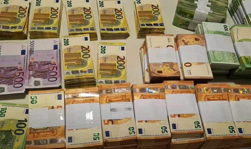 ЕЦБ впервые за годы призвал европейцев держать часть денег в виде «налички»