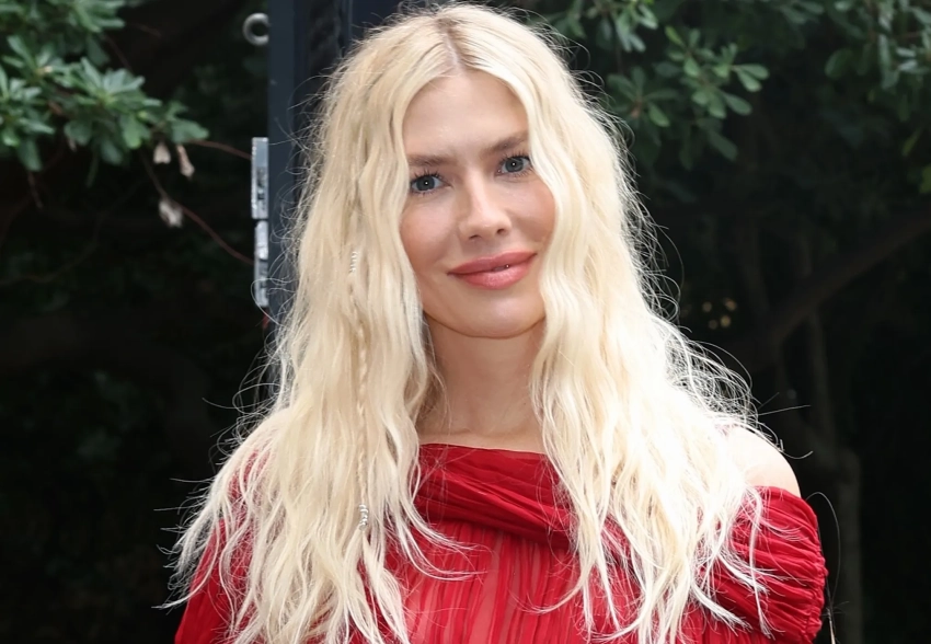 Неделя моды в Милане: Елена Перминова и Оксана Бондаренко с дочерью посетили показ Blumarine