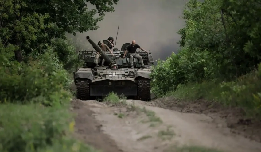 Украинская администрация полностью закрыла выезд из Купянска