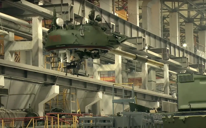 День машиностроителя: от комбайнов до танков