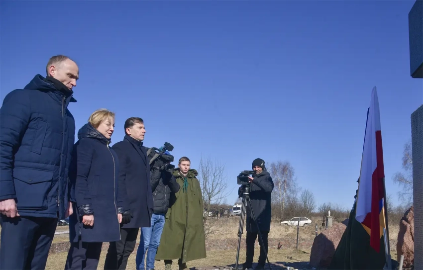 «Крышу польской дипмиссии в Киеве пробил боеприпас» - польская сторона