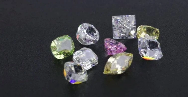 Камни-талисманы октября 2025 года: как выбрать свой амулет для материального благополучия