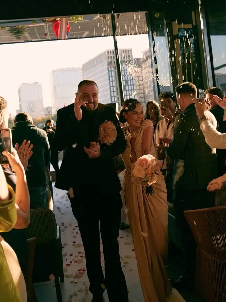 Севиль вышла замуж за Toni