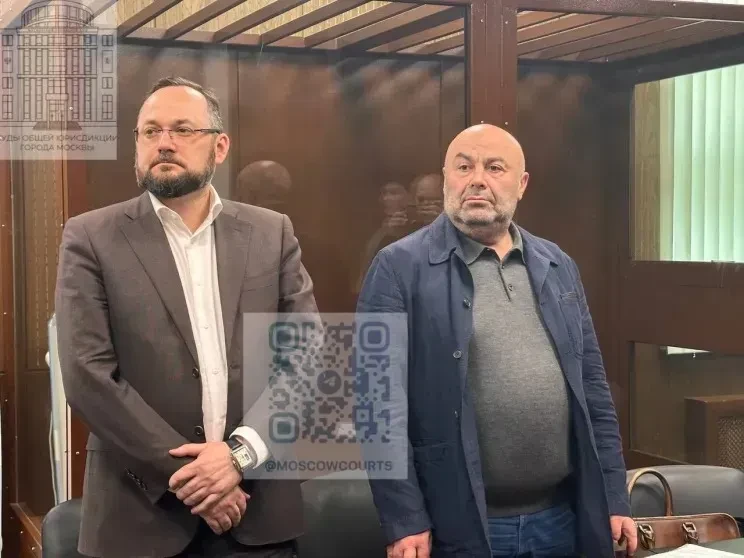 Юлия Ван заявила, что вынуждена с ребёнком покинуть Россию из-за угроз Михаила Хубутии, который напал на неё с топором