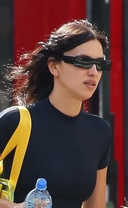 Восьмилетнюю дочь Ирины Шейк в розовом мини-платье засняли с мамой в Нью-Йорке