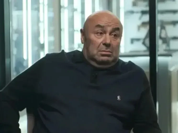 "В СК меня пытаются убедить, что если бы хотел, то убил бы". Юлия Ван прокомментировала угрозы со стороны Михаила Хубутии, который напал на неё с топором