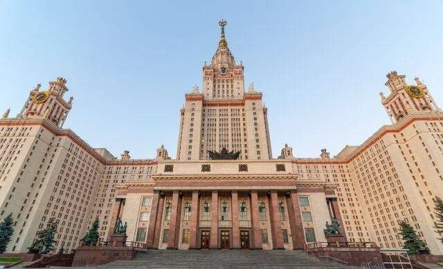 Документальная история МГУ в цифровом проекте «Прогулки по Университету»