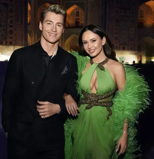 "Счастье — это держать тебя за руку в лучах софитов". Алексей Воробьёв опубликовал новые совместные фото с женой Аидой Гарифуллиной