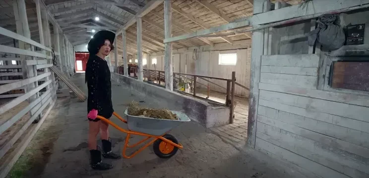 Настя Ивлеева устроила водную прогулку с мужем по каналам Санкт-Петербурга