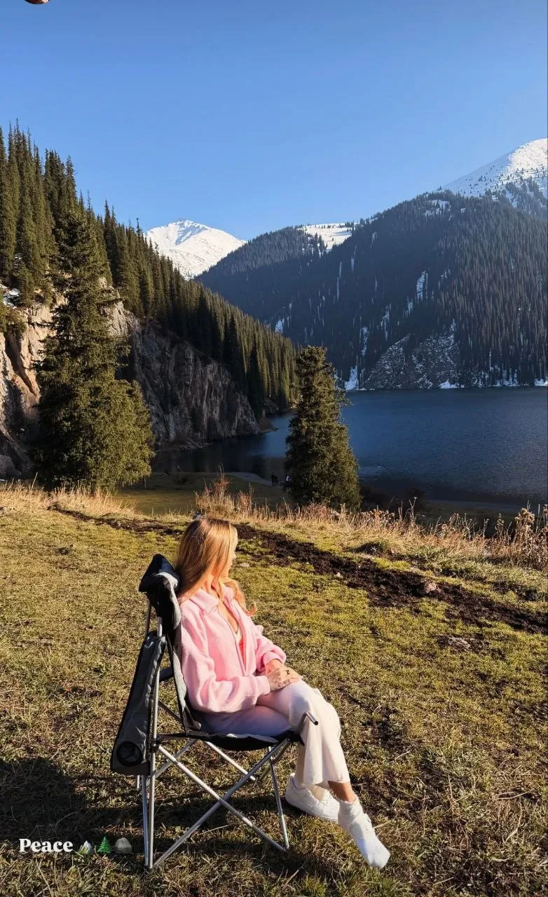 Вертолётная экскурсия и ресторан в горах: Павел Дуров и Юлия Вавилова отдыхают в Казахстане