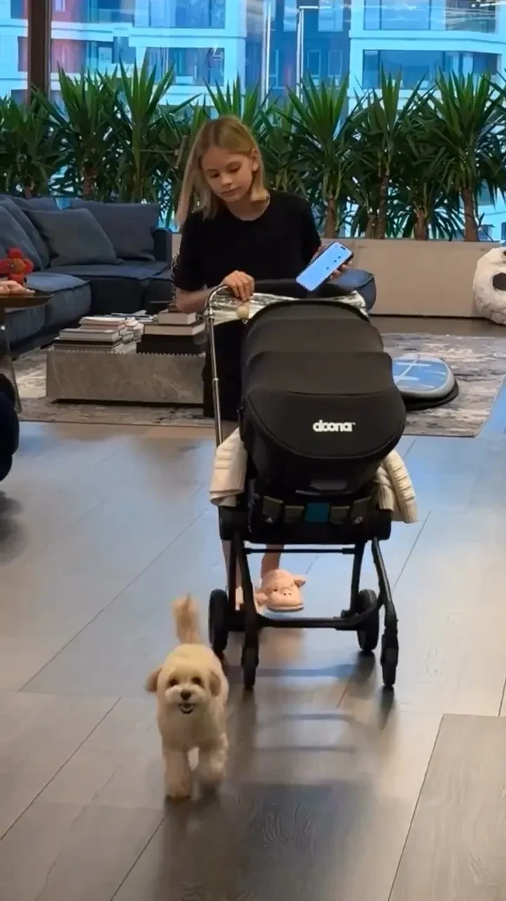 "Так повезло с Алисой". Девушка Тимати Валентина Иванова показала, как его старшая дочь нянчится с новорождённой сестрой