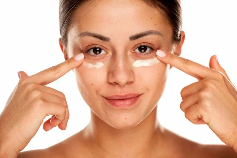 11 напитков, которые побеждают отёки лучше кремов и патчей