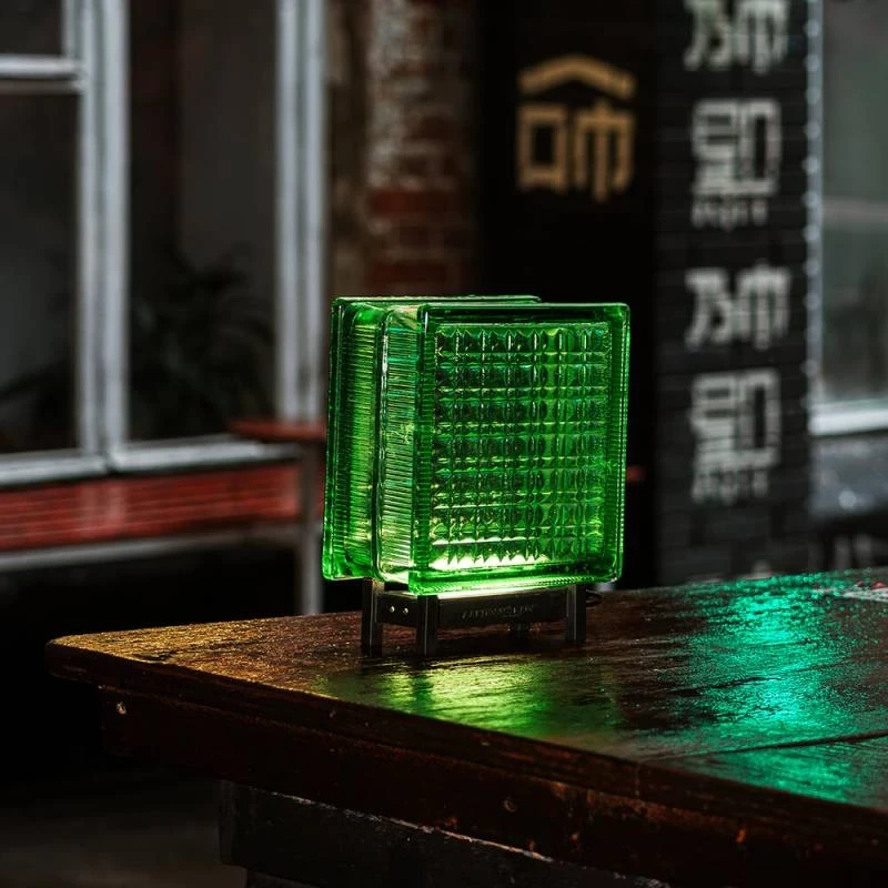 Старьё в тренд! Как из старых стеклоблоков СССР талантливый парень создаёт безумно модные светильники