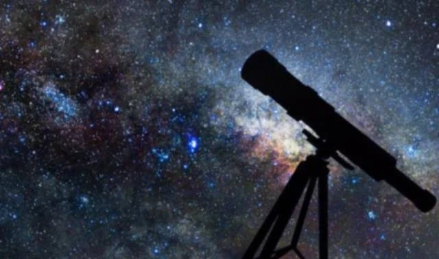 С Днем астрономии можно поздравить всех причастных 13 октября 2025 года