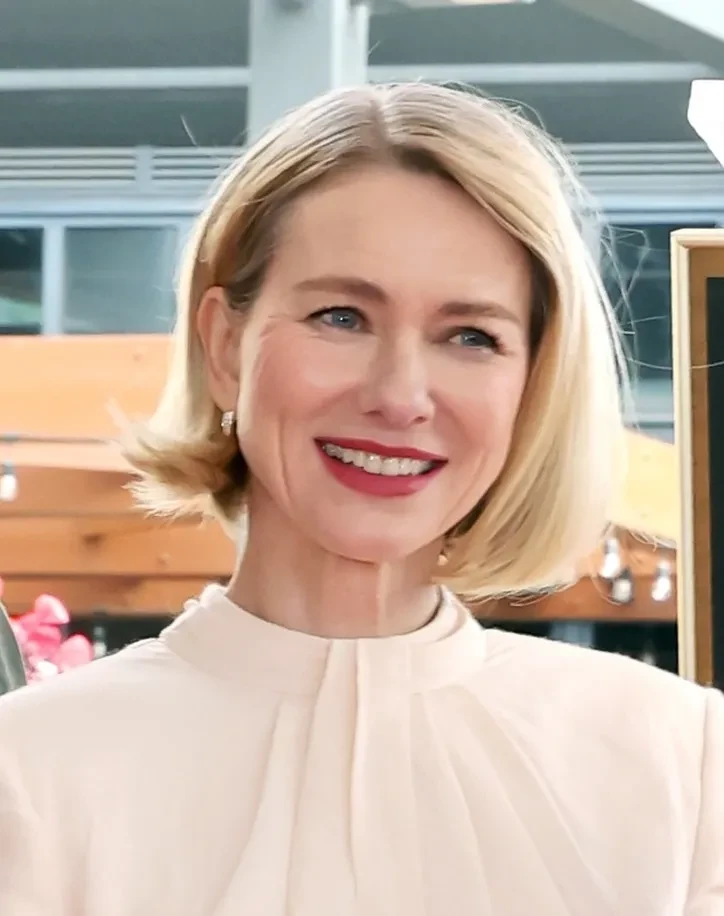 Наоми Уоттс с мужем и сыном на открытии именной звезды на "Аллее славы" в Голливуде