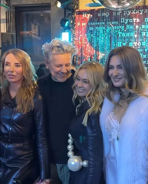 Хиты Тимати, Ксения Собчак, Яна Рудковская, Анна Седокова и весь свет Москвы: "Антиглянец" отметил день рождения в стиле "того самого" бара Simachev